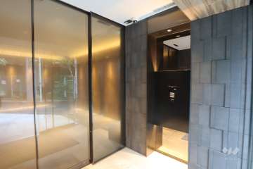 エントランスはオートロック付きです。