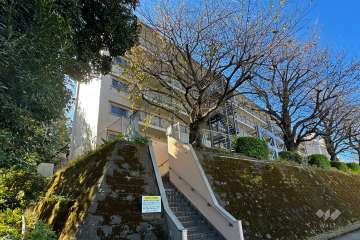 菱興マンションの外観（北東側から）