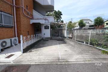 敷地内駐車場（屋外平面式）(東側)