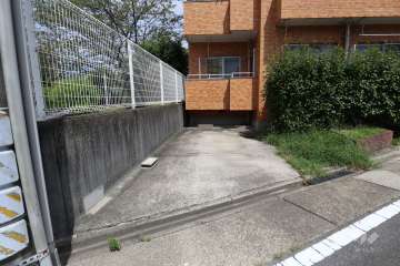 敷地内駐車場（屋外平面式）(南側)