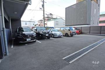 敷地内駐車場（屋外平面式）
