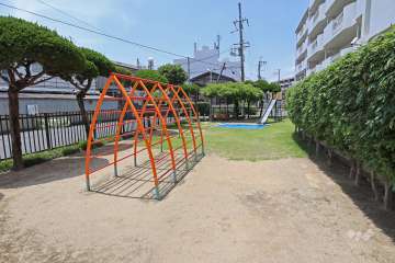 敷地南側に隣接する公園（東側から）