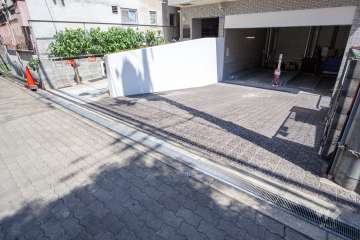 駐車場の出入口