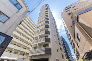 クリスタルグランツ新大阪の外観（北東側から）