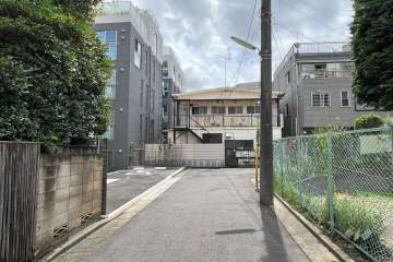 敷地西側の前面道路　