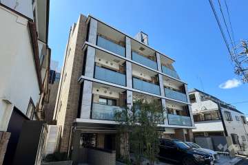 ピアース渋谷本町レジデンスの外観（北東側から）