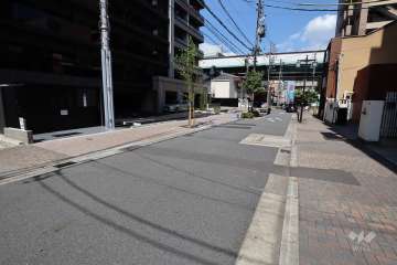 敷地南側の前面道路
