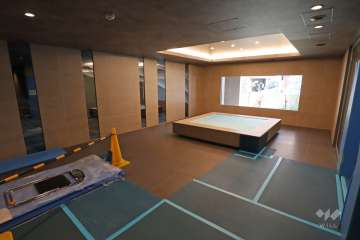 坪庭に面したエントランスホール