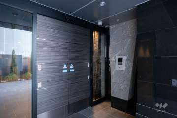 エントランスはオートロック付きです。