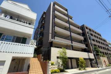 プレディア六甲篠原中町マンションの外観（南西側から）