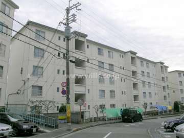 ライオンズマンション箕面Ｂ棟の外観（北東側から）