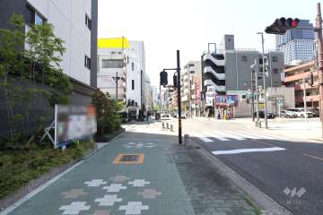 敷地北側の前面道路（東側から）