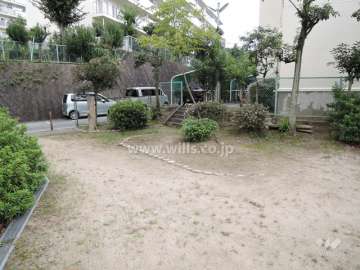 敷地に隣接して公園（如意谷ちびっこ1ひろば）があります。