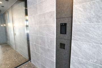 エントランスはオートロック付きです。