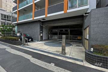 駐車場の出入り口（ロボットゲート付き）・敷地内駐車場（屋外機械式、屋内機械式）