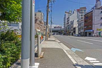 敷地南側の前面道路