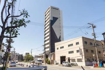 アドバンス大阪ルーチェの外観（南東側から）