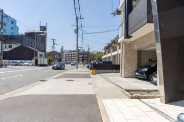 敷地南側の前面道路