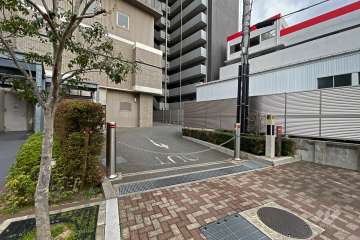 駐車場の出入り口（ロボットゲート付き）