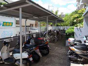 バイク置き場、駐輪場