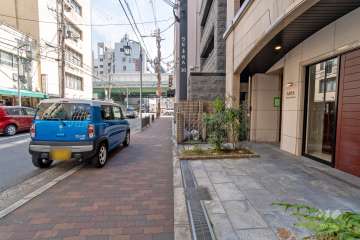 敷地北側の前面道路（西側から）-