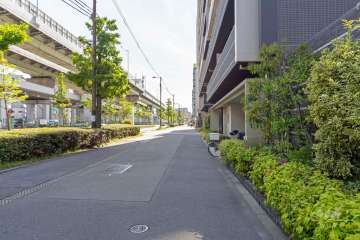 敷地南東側の前面道路