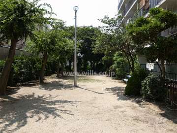 敷地南側に隣接する公園