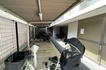 駐輪場（屋根付き）