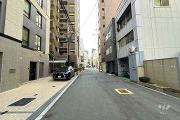 敷地北側の前面道路（東側から）