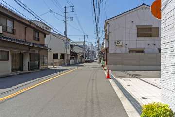 敷地南西側の前面道路（南東側から）