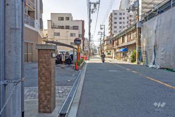 敷地の北側前面道路（東側から）