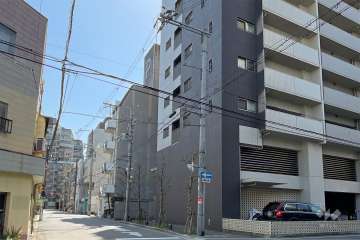 敷地北側の前面道路