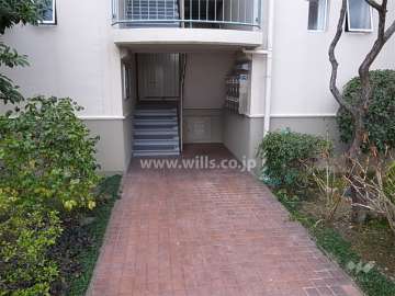 有楽箕面ハイツ５号棟の住戸入口