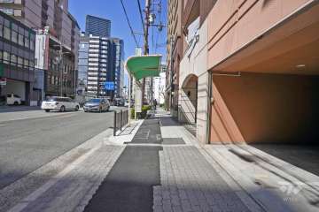 敷地の西側前面道路（南側から）