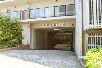 駐車場の出入り口（ゲート付き）