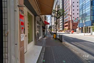 敷地北側の前面道路（東側から）