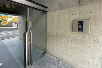 エントランスはオートロック付きです
