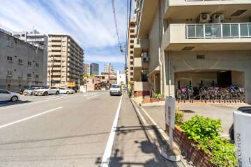 敷地の西側前面道路