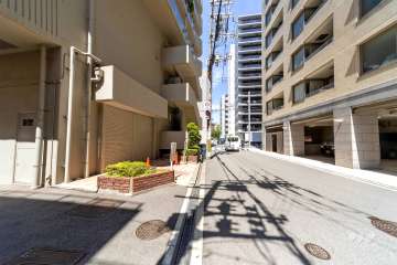 敷地の東側前面道路