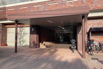 B棟エントランス