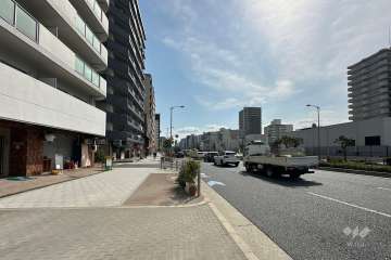 敷地南側の前面道路