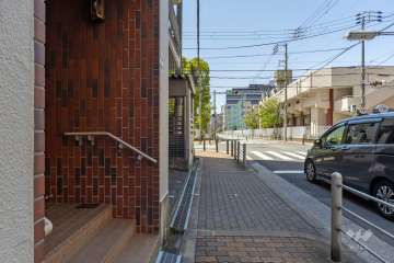 敷地北側の前面道路（東側から）