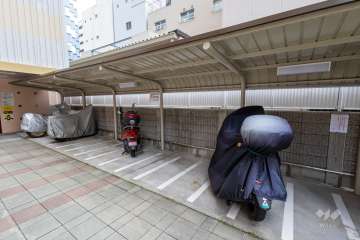 バイク置場（屋根付き）