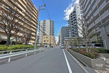 敷地南東側前面道路（南西側から）