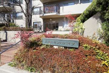 エントランスの銘板