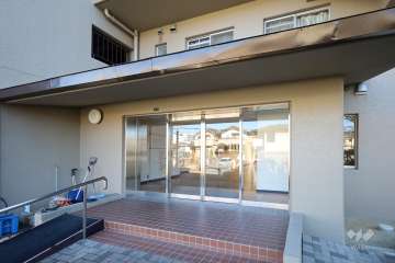 北側エントランス