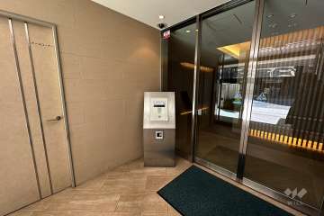 エントランスはオートロック付きです。