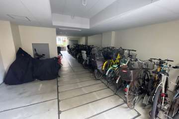 屋内に設けられた駐輪場・バイク置き場