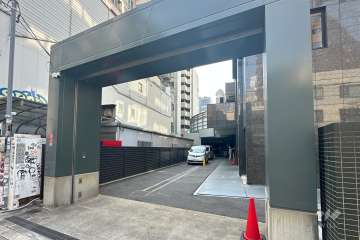 駐車場の出入り口（リングシャッター付き）