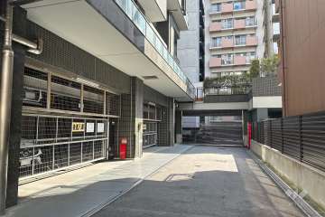敷地内駐車場（屋内機械式）